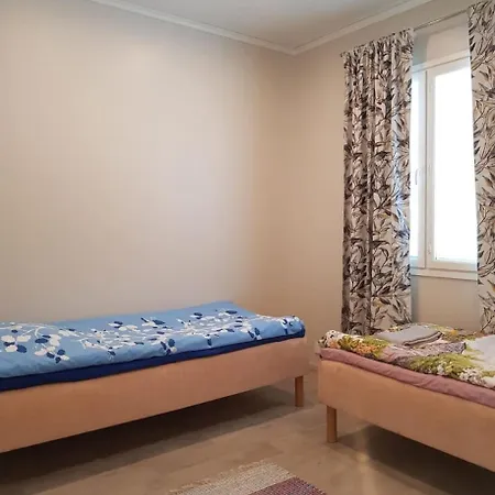 Cozy 2-bedroom House Close To Centre