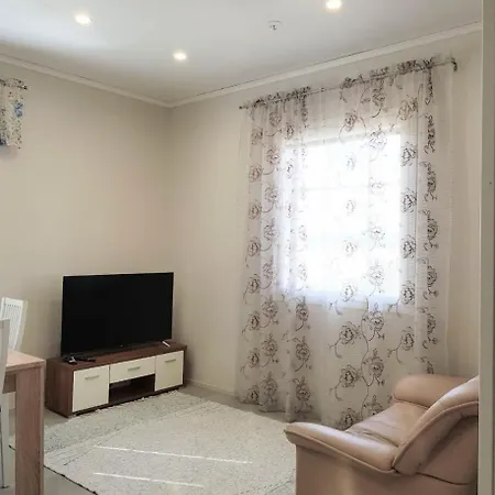 Cozy 2-bedroom House Close To Centre Appartement *